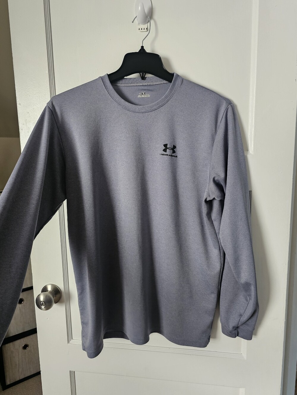 Under Armour Men’s Long Sleeve Crew Tee — Light Gray